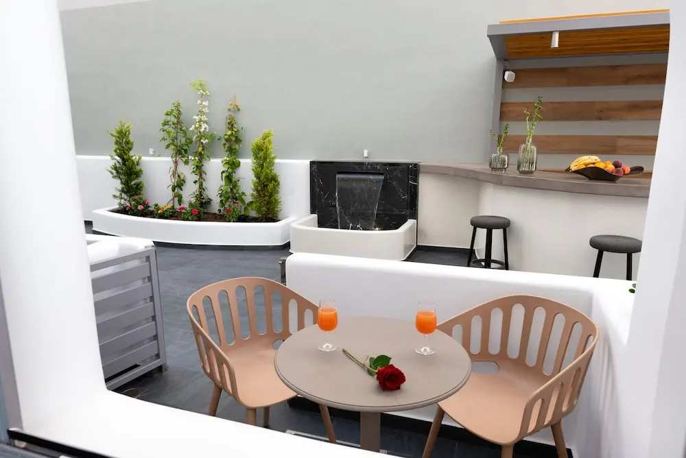Deluxe Suites Santorini