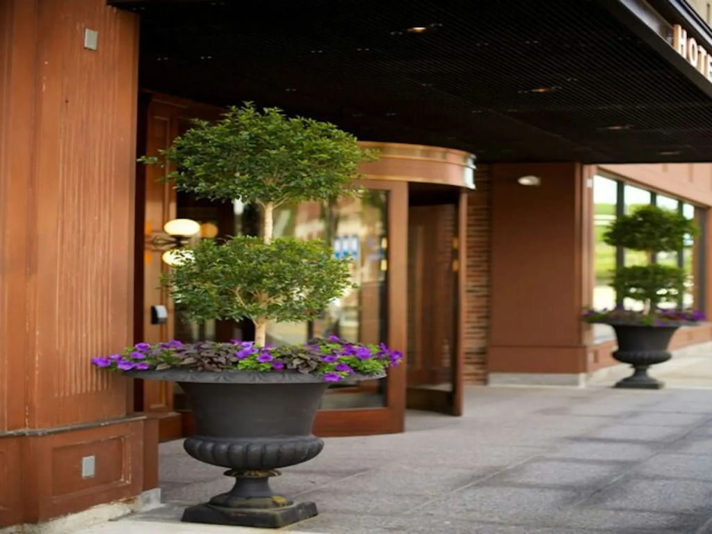 Hotel on North
