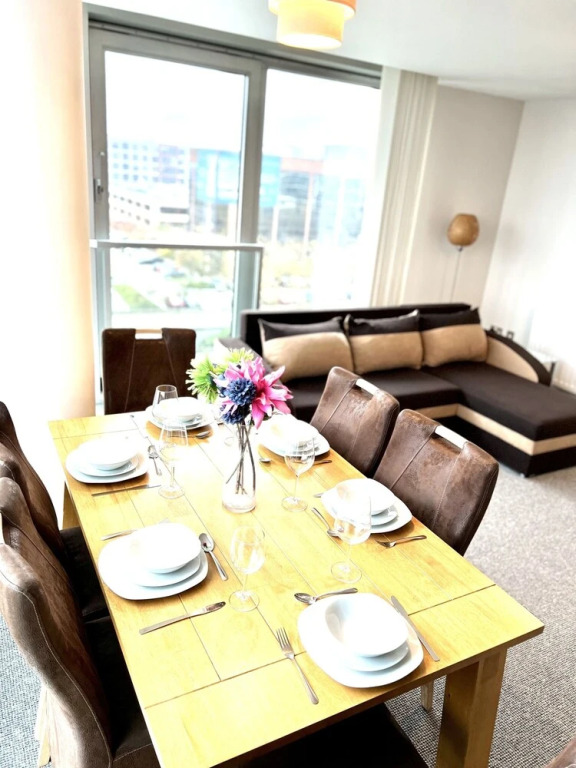 Luxurious Hub MK City Apartment- With Free Underground Parking