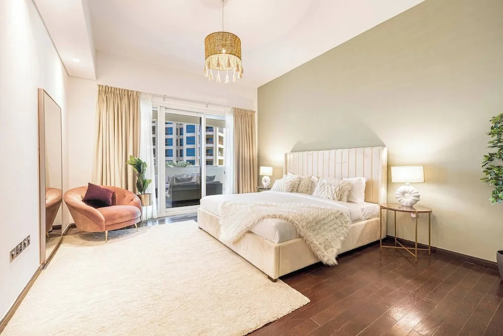 Palm Jumeirah - 2br - New Furnished - Next To Mall