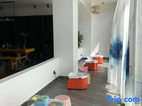 Xihan Hotel (Jianshui Ancient City Small Train Store)