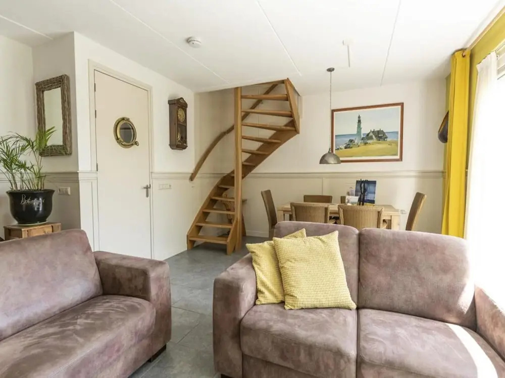Detached 6 Pers Holiday Home