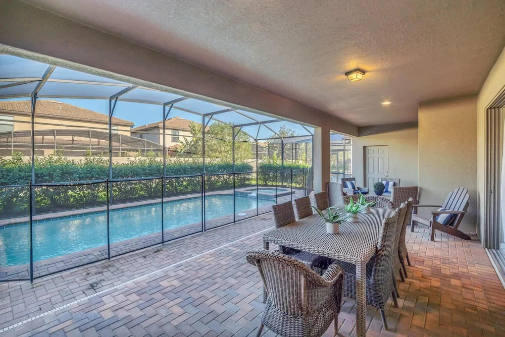 Sleek Home With Big Pool Area and Game Room, CDC Cleaning Standards #8ws105