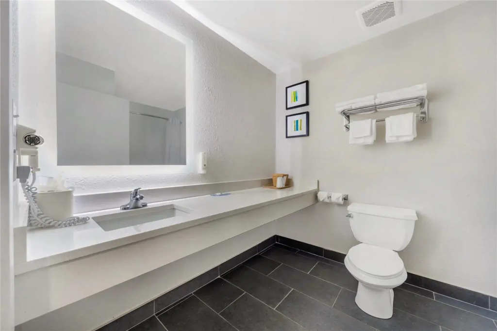 Quality Inn & Suites NJ State Capital Area
