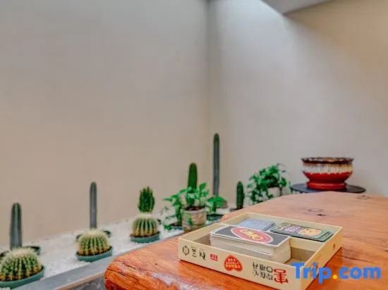 Yuelai Yueman Holiday Meishu (Anji Yunshang Grassland Store)