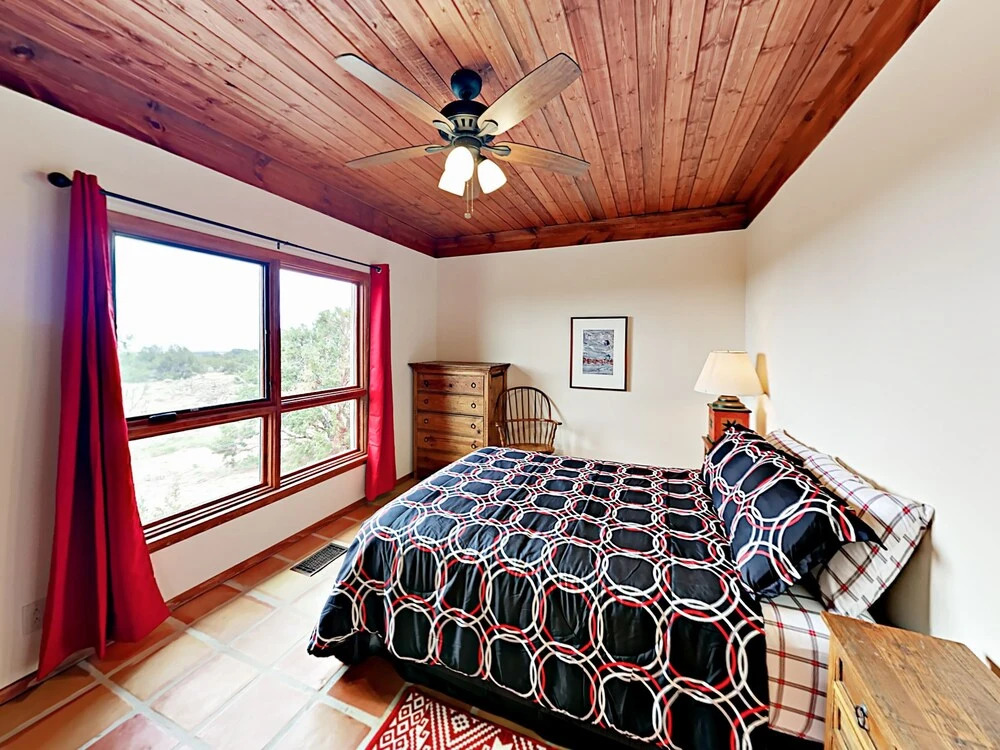 Secluded Oasis House 2 Bedrooms 1 Bathroom Home