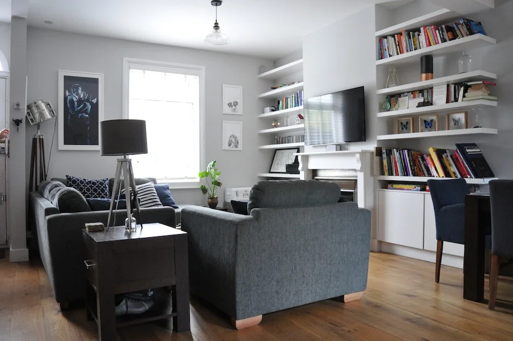 Modern 2 Bedroom House With Patio in Battersea