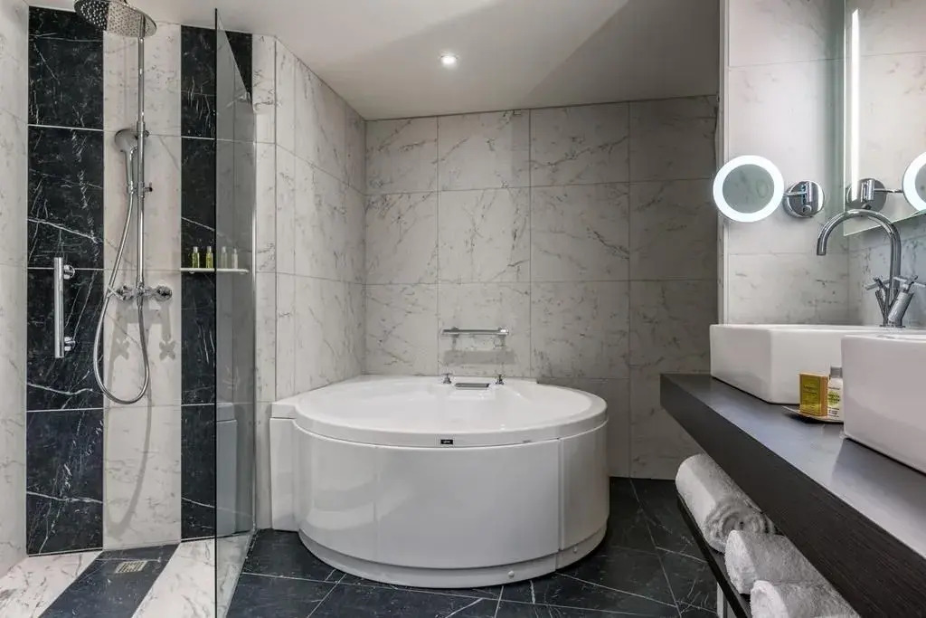 Doubletree By Hilton Carcassonne