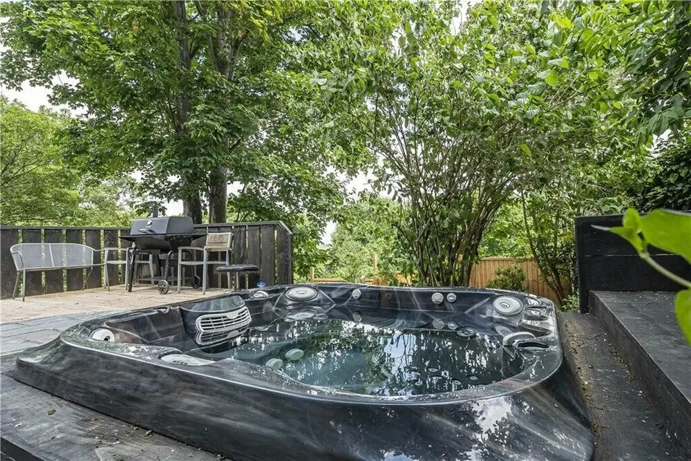 Designer Villa With spa and Magical Views, 5 bdr