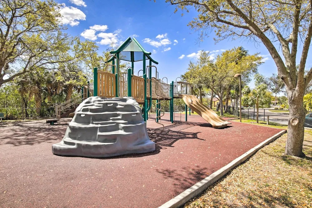Indian Rocks Beach Oasis - 2 Blocks to Beach!