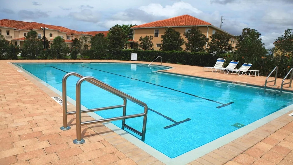 2 Miles to Disney, 3BR Home Free Wifi/crib, Best Location!