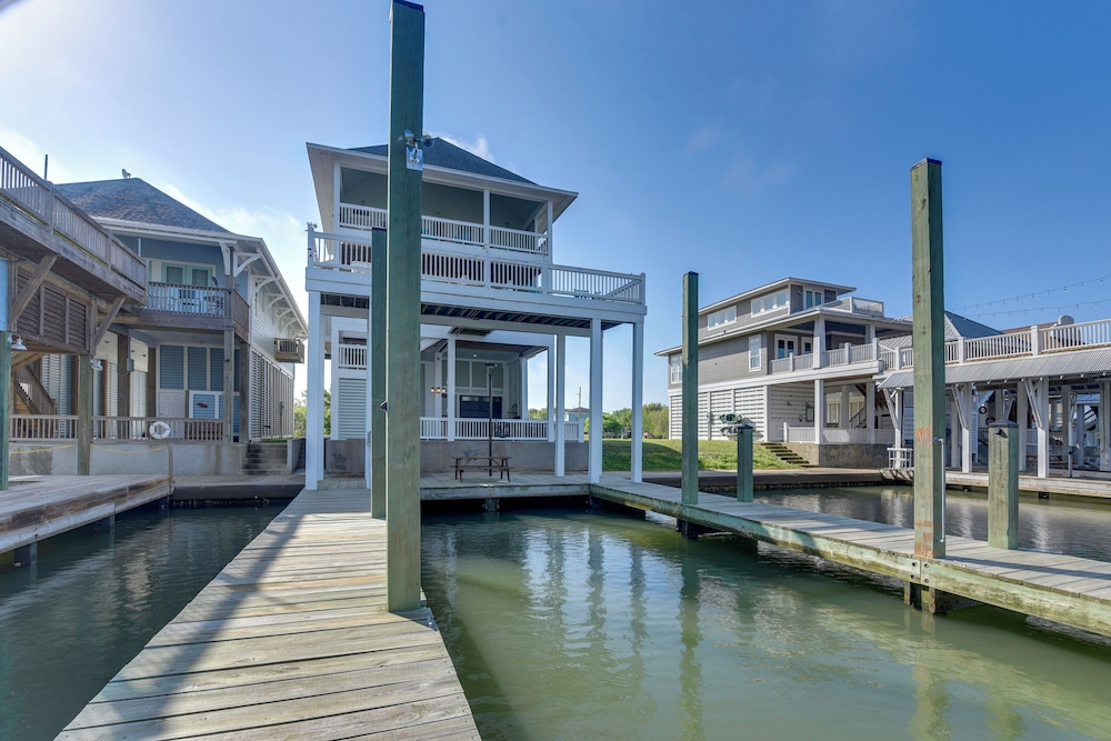 Walk to Beach! Bayfront Port Bolivar Home w/ Dock