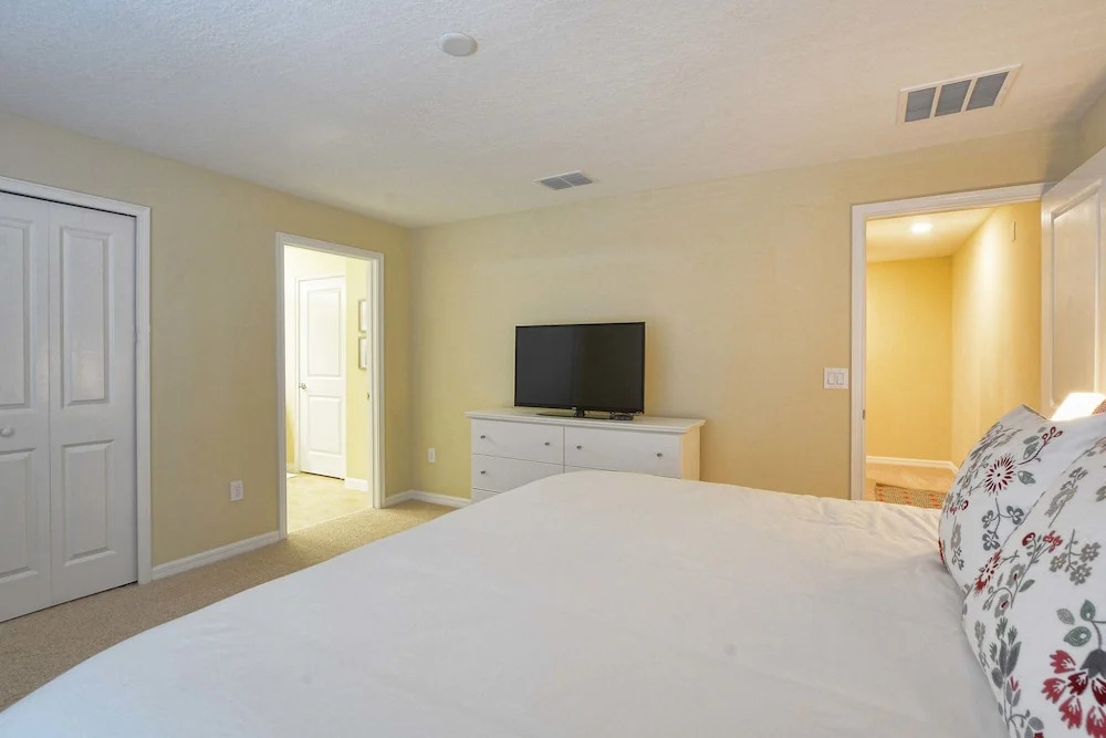 Storey Lake 4 Bedroom Townhome w Splashpool - 1610ST