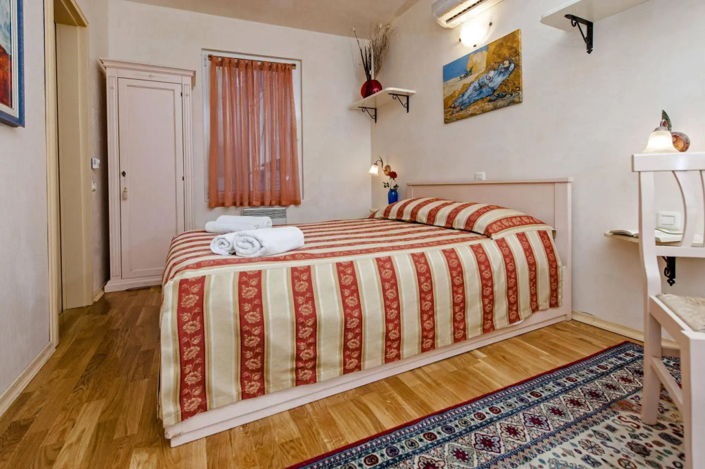 Residence LA CARERA Centro Storico