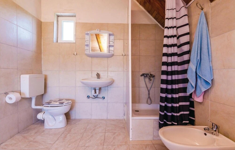 Nice Home in Sreser With Wifi and 2 Bedrooms