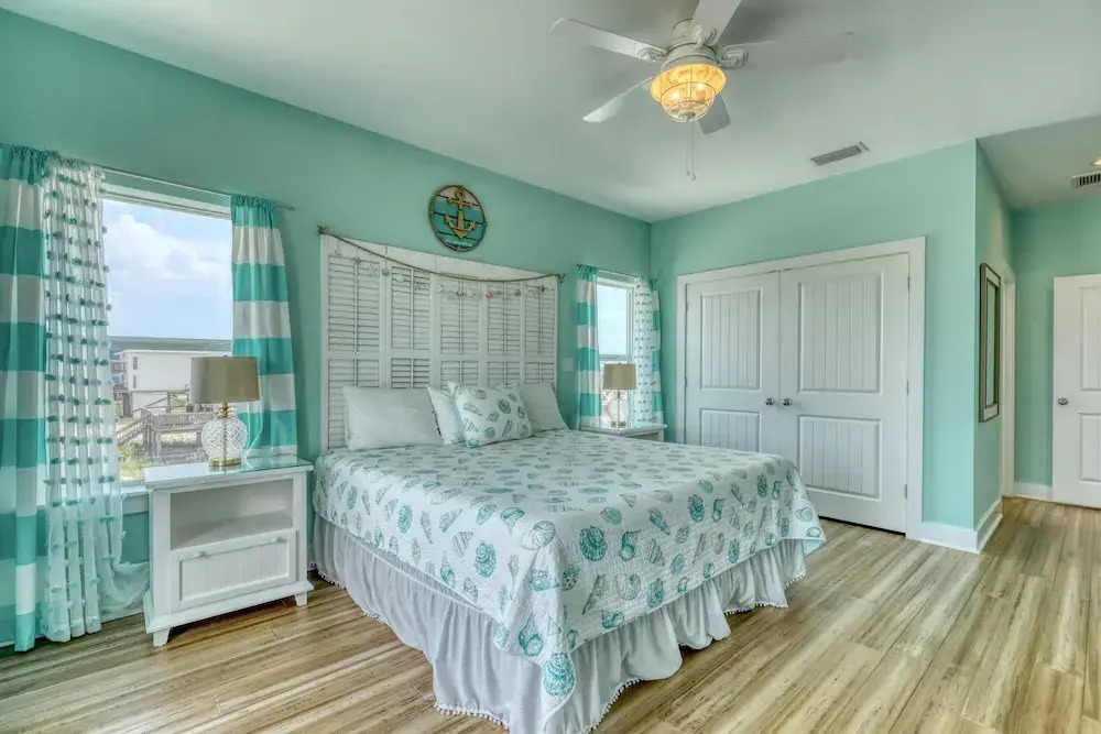 Salty Seahorse -2822 Bienville