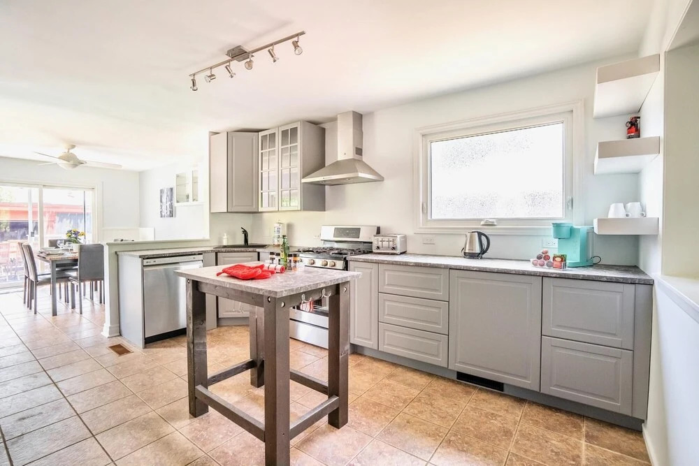 4BR Family Home - Sleeps 9 - w Private Pool Hot Tub