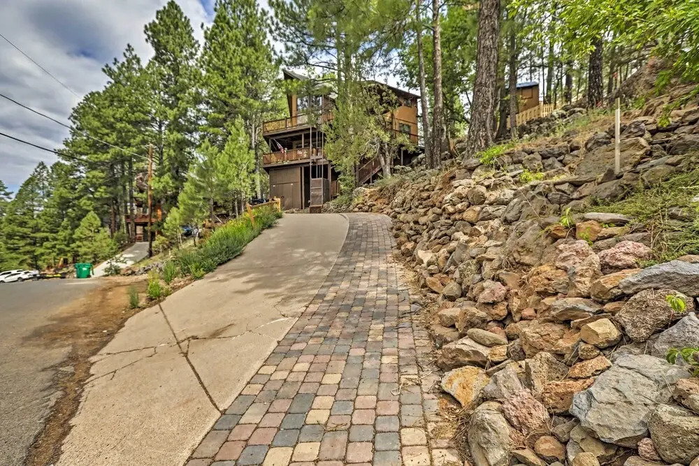 Pet-friendly Munds Park Retreat w/ Wraparound Deck