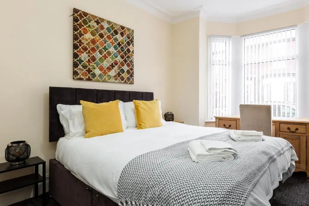 JETSON HOUSE - LUXURY 4-BED WITH KING SIZE BEDROOM Near Etihad