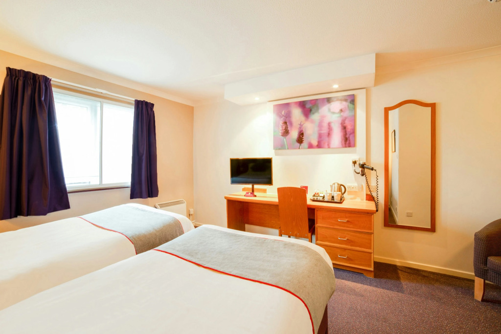 OYO Lakeside Haydock Hotel, St Helens, A580 East Lancs, Garswood Old Road