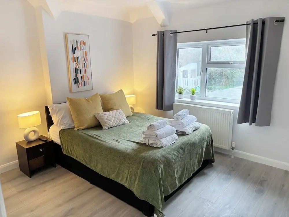 Charming Retreat With Hot Tub Sauna Sleeps 4