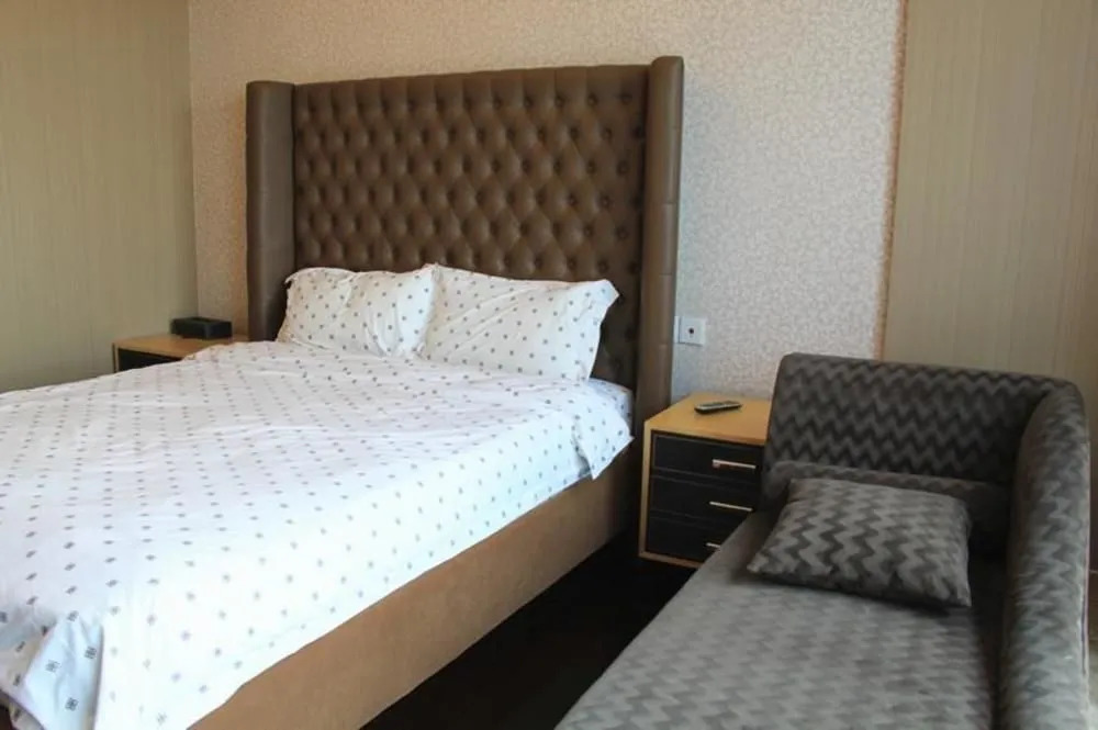 Modern Family Inn