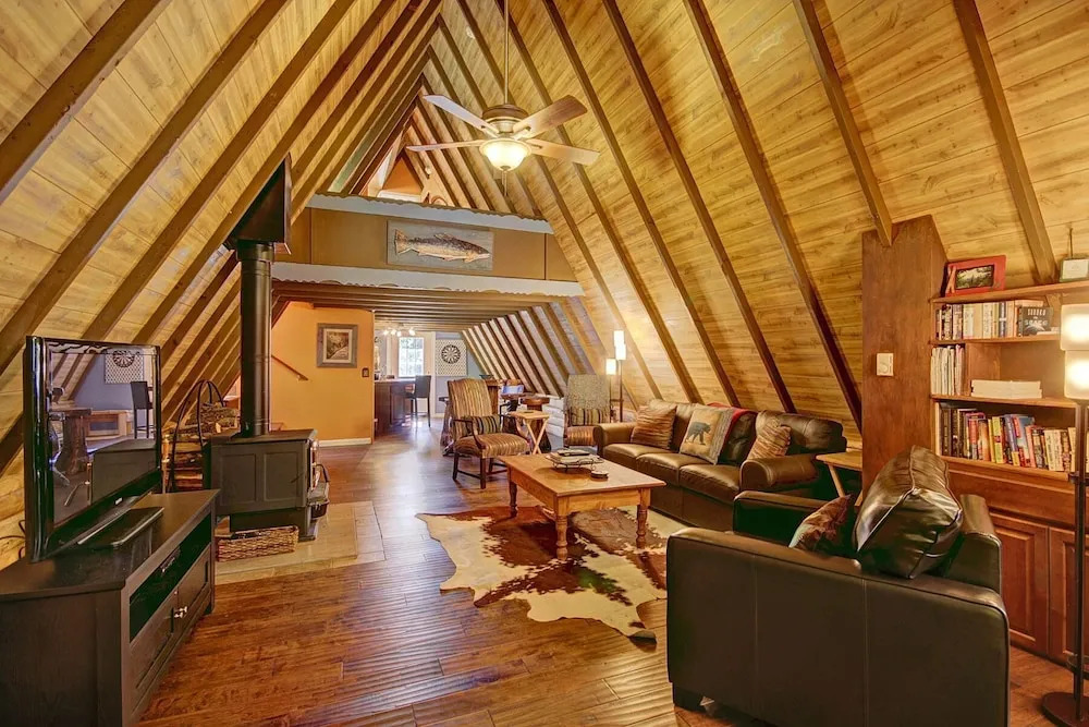 Spruce Creek Lodge House 4 Bedrooms 3 Bathrooms Home