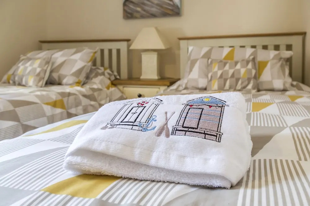 The Sail, Two Bedroom Apartment - Tenby