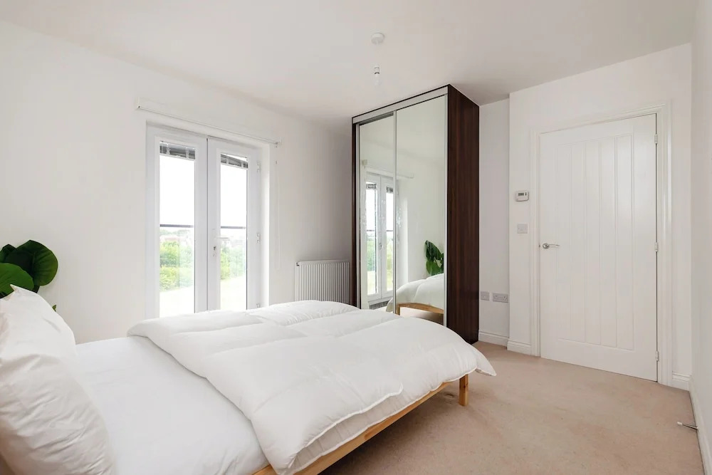 5 Bed House - Sleeps 9 - Pets - Garden - Parking