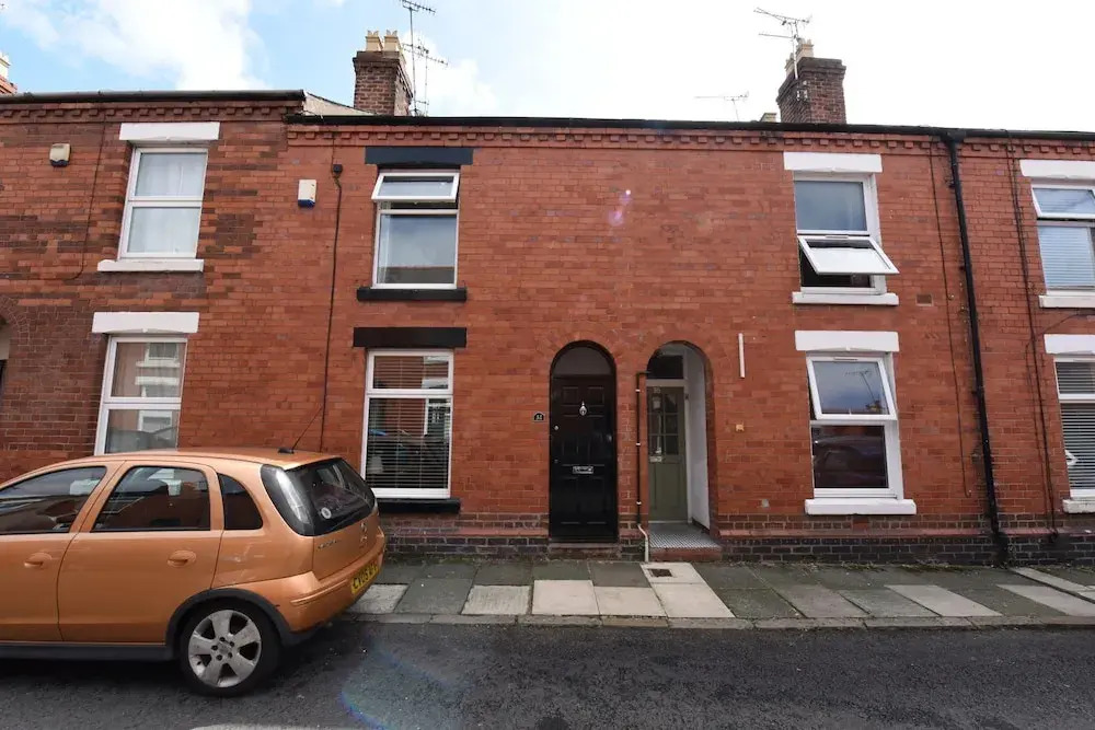 "Honeysuckle House Chester" by Greenstay Serviced Accommodation - Large 3 Bed House, Sleeps 6, Perfect For Contractors, Business Travellers, Families & Groups
