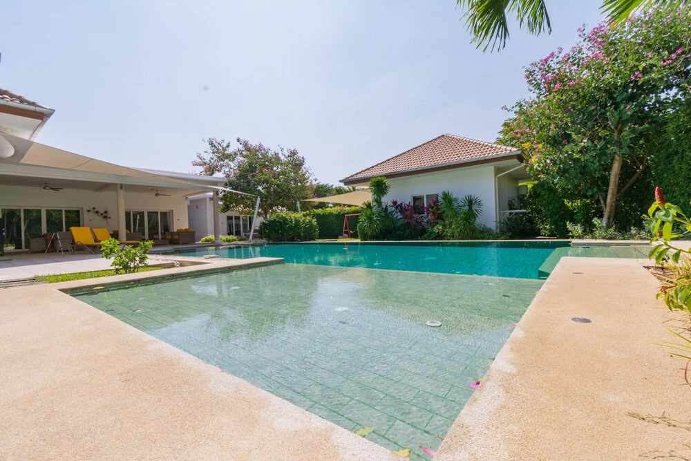 Luxury 5 Bedroom Pool Villa Amrahs