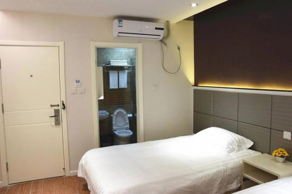 You N Hotel (Qingdao Wanjia Plaza Taitung Metro Station)