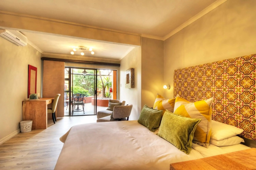 La Roca Guest House