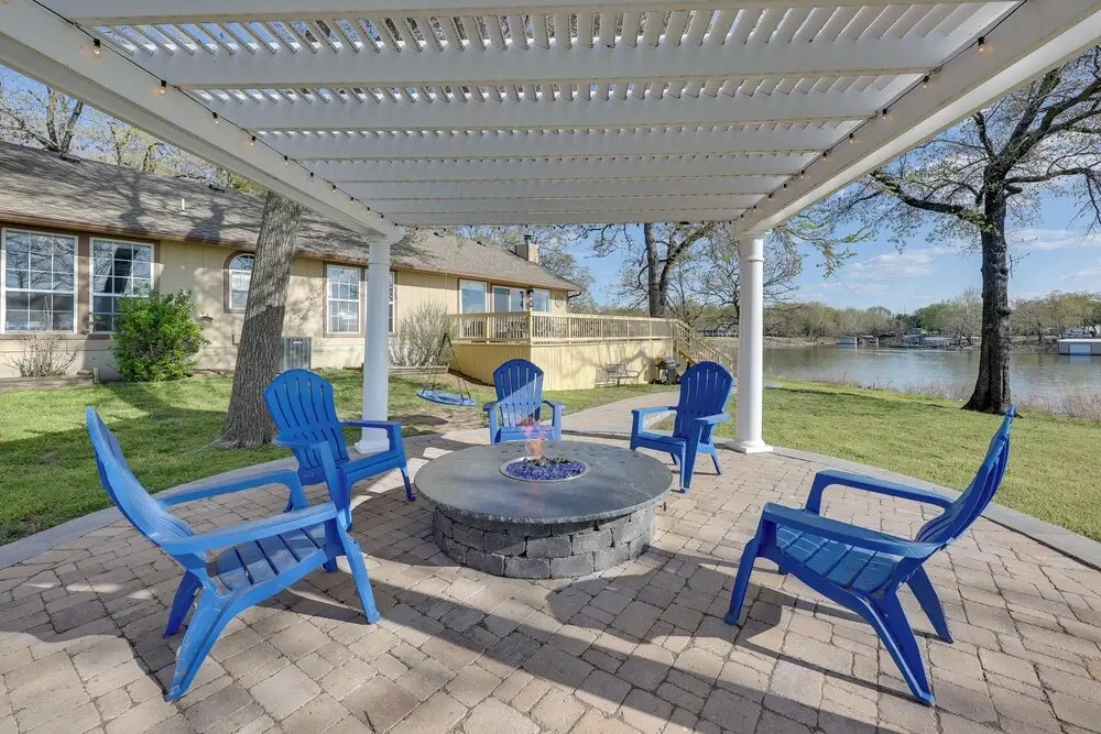 Lakefront Home w/ Shared Boat Ramp in Grove!