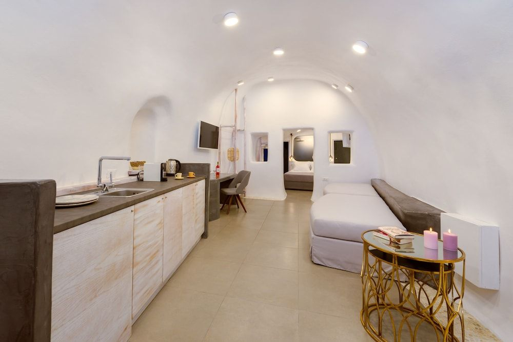 ArmonOia Luxury Caves