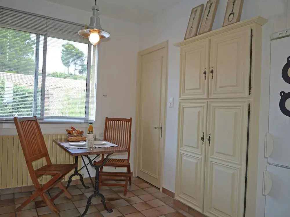 Single storey cottage with view on the Medieval city