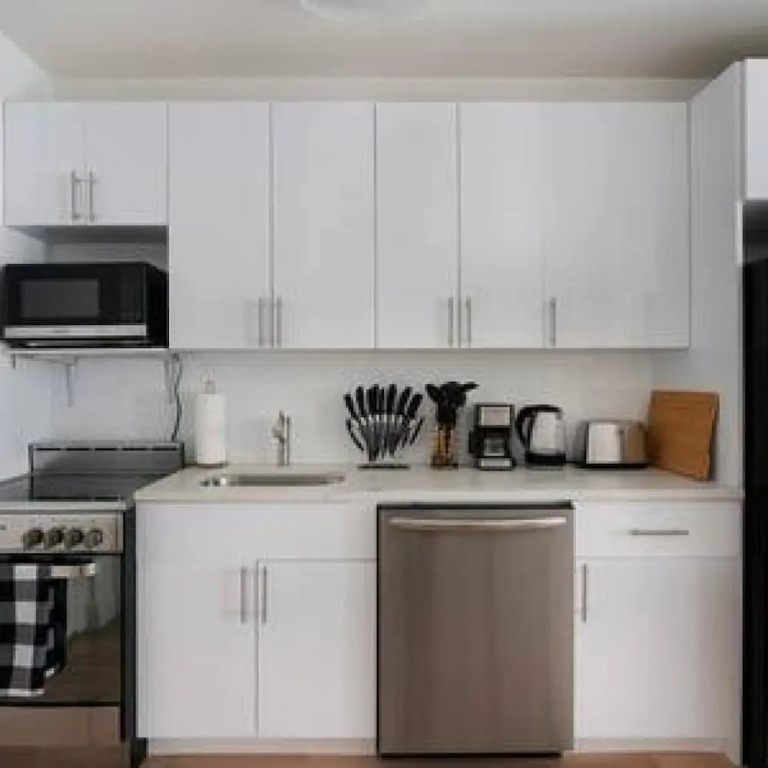 444-5a Newly Renovated 1BR in Hell s Kitchen