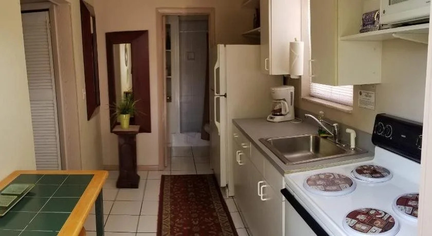 INN LEATHER GUEST HOUSE-GAY MALE ONLY