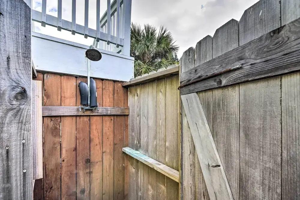 Steps to Beach: Nautical Galveston Home Near Pier!