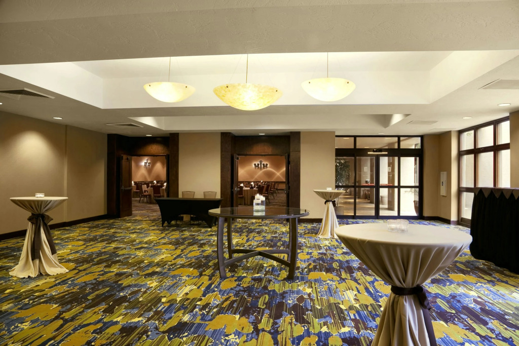 Embassy Suites by Hilton Phoenix Tempe