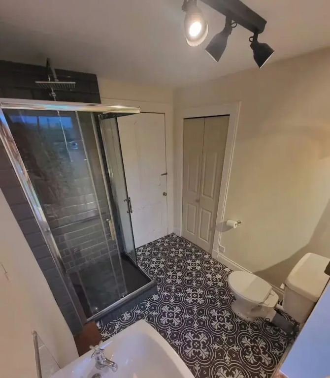 3 Bed House - Mountain Views, Firepit, Bbq