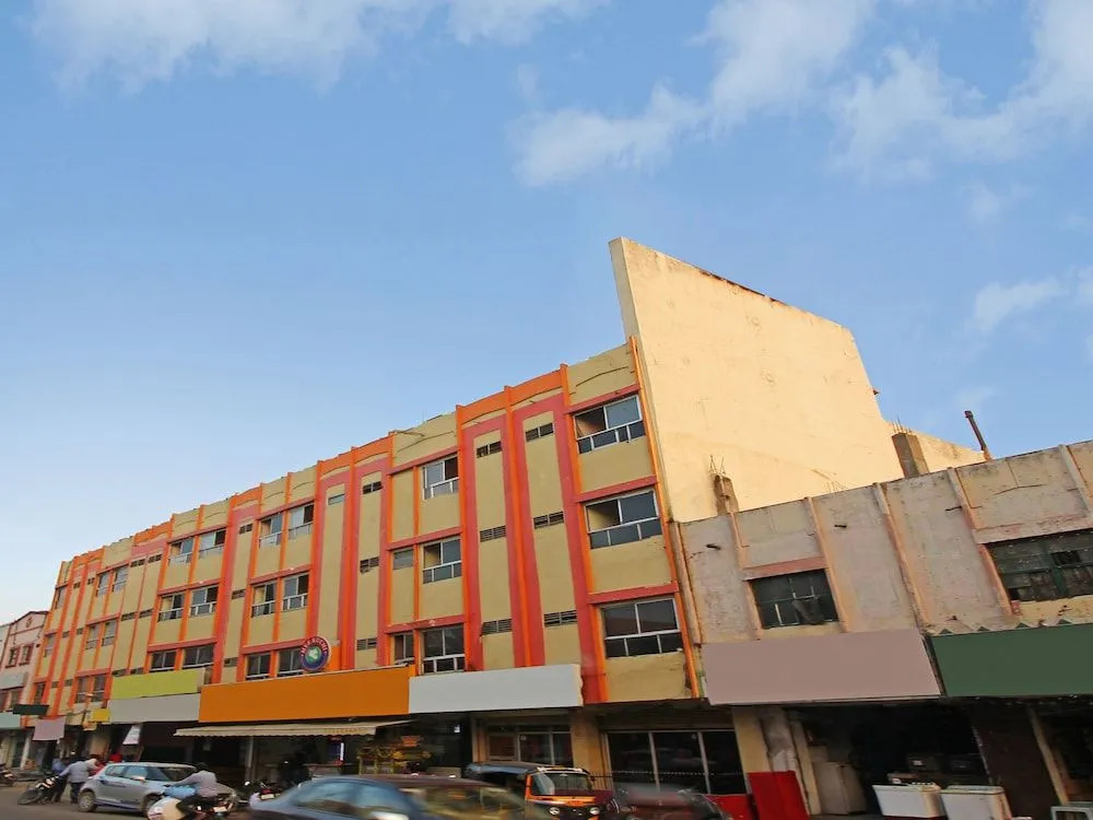 OYO 18591 Hotel Samrat