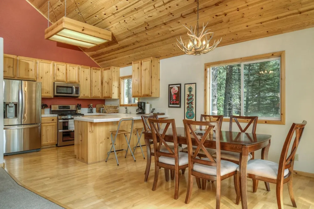 3BR Pine Forest House in Truckee Tahoe Donner by RedAwning