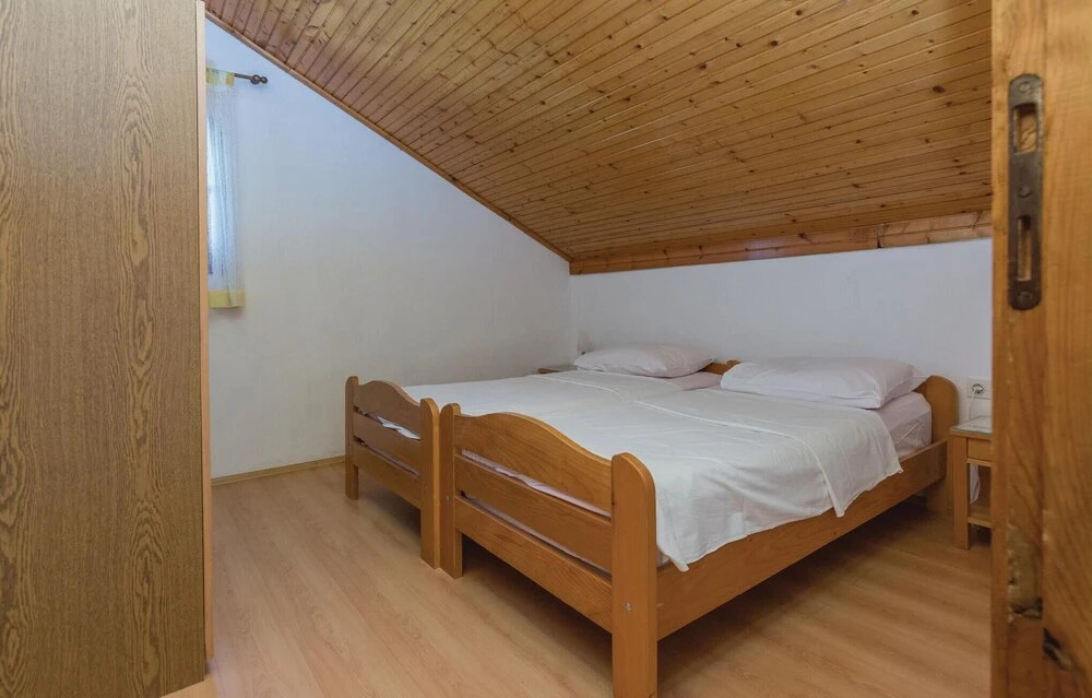 Nice Home in Privlaka With Wifi and 6 Bedrooms