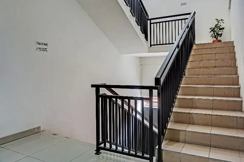 Oyo 91812 Nh Kost Syariah