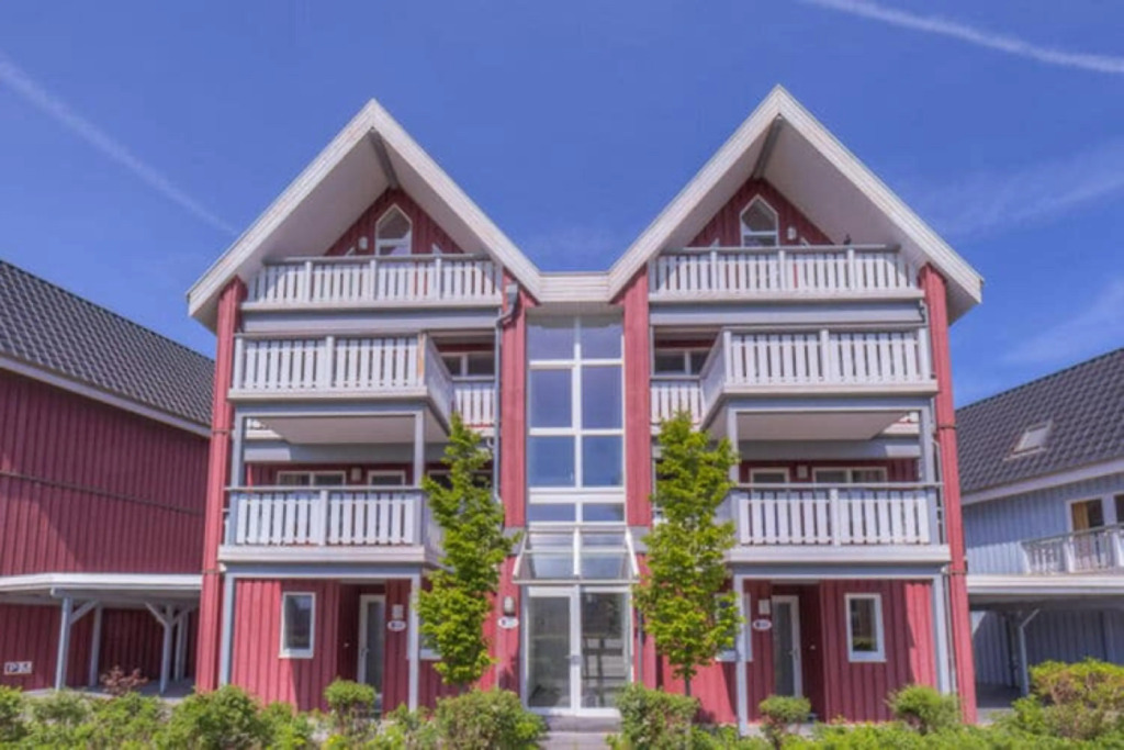 Apartment in Rechin Right on the Water