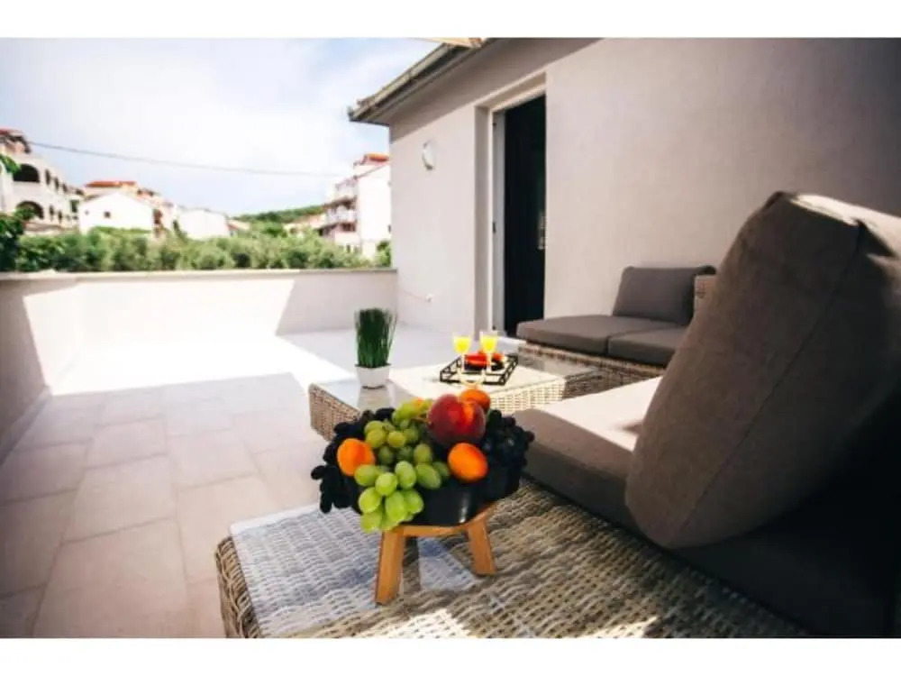Modern Villa Roko For 6 Persons With Whirpool In Trogir Near The Beach