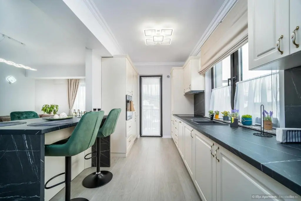 Ellys Apartments