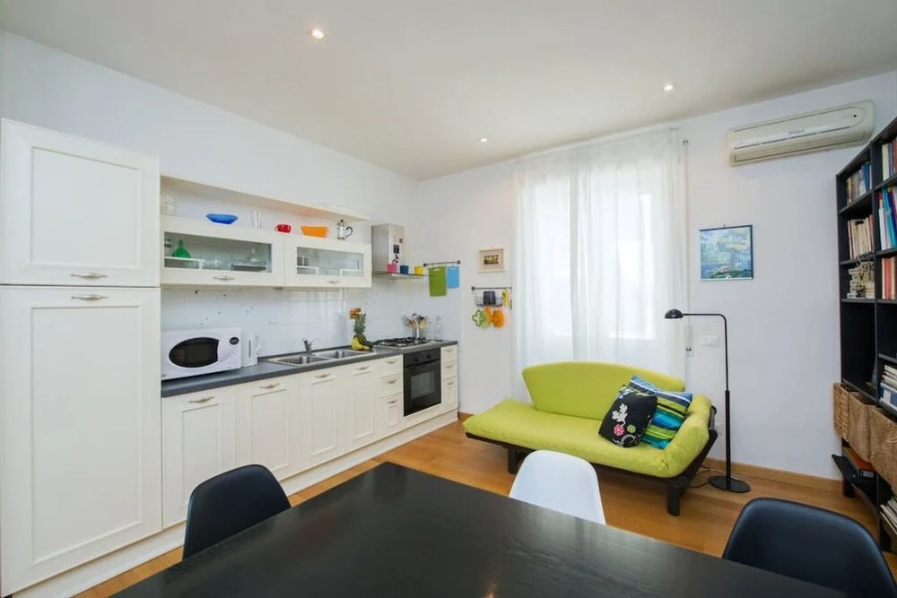 Bright and Colorful Flat Very Close to the Metro