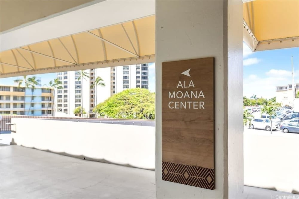 Stunning Ala Moana Studio Mtn View Balcony 2029